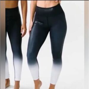 Zyia Active Light and Tight Black White Ombre Shimmer Metallic Leggings Sz 8/10
